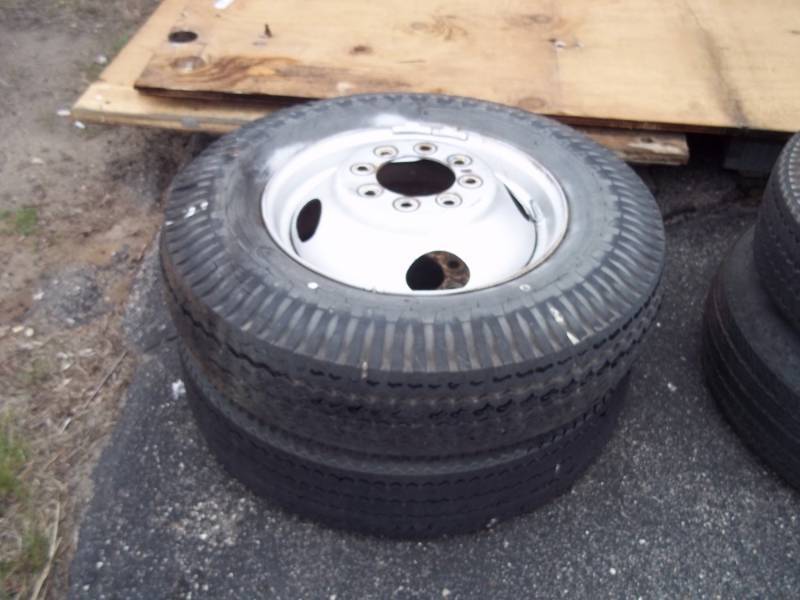 lot 51 image: Pair of RV Tires with rims