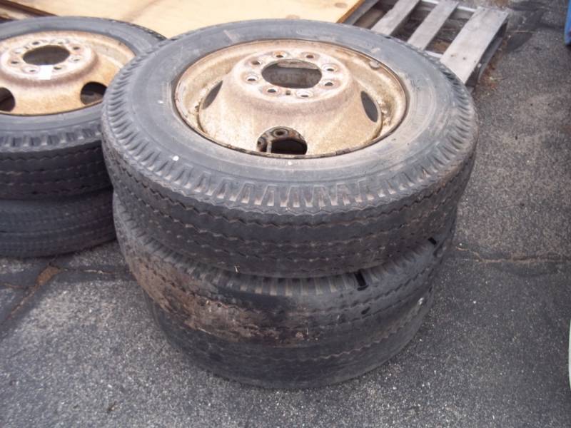 lot 53 image: 3 RV Tires with rims