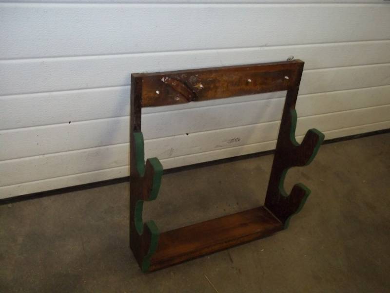 lot 55 image: Gun Rack 2 gun