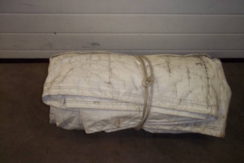 lot 60 image: Tarp white