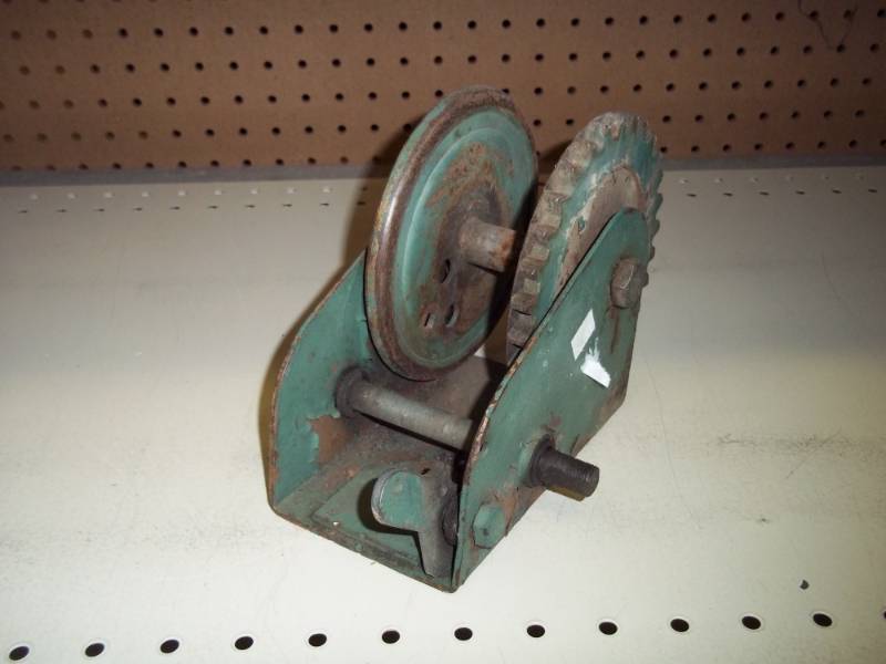 lot 102 image: Winch