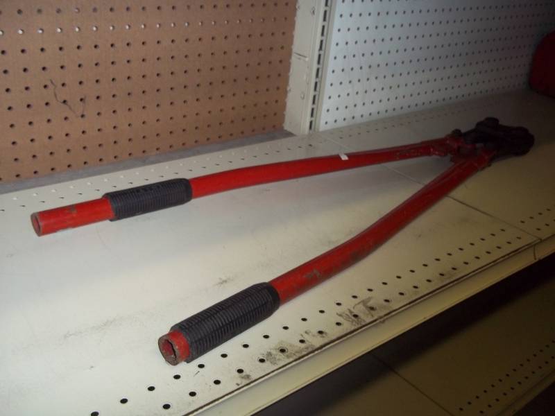 lot 110 image: Large Bolt Cutter