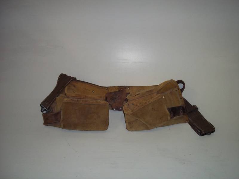 lot 120 image: Leather Tool Belt