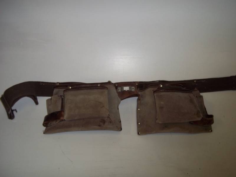 lot 121 image: Leather Tool Belt