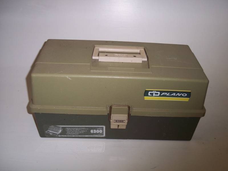 lot 123 image: Tackle Box green