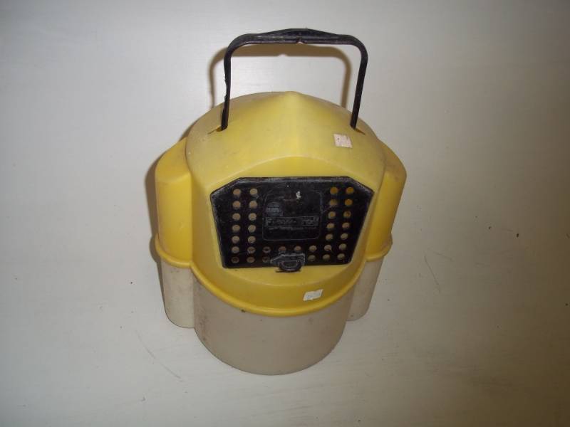lot 127 image: Minnow Bucket