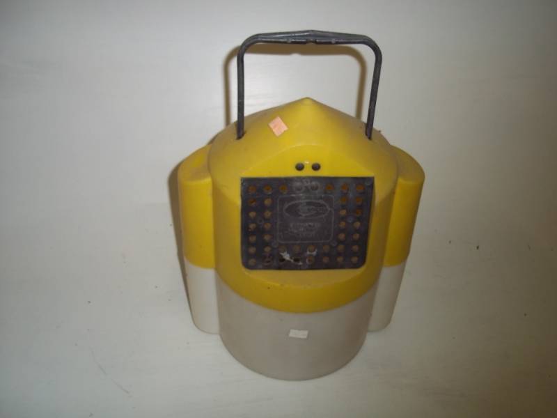 lot 128 image: Minnow Bucket