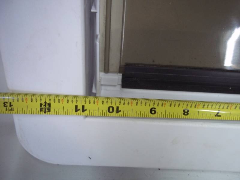 lot 130 image: Pet Door 11 x 15