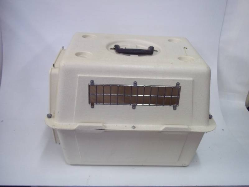 lot 131 image: Pet Carrier 16 x 16 x 20