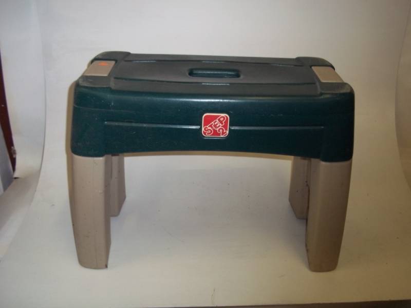 lot 132 image: Plastic Step
