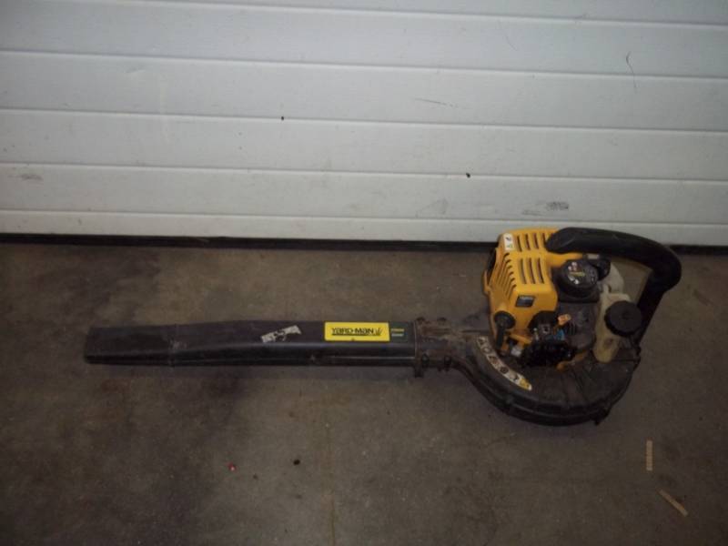 lot 133 image: Yardman Gas Blower