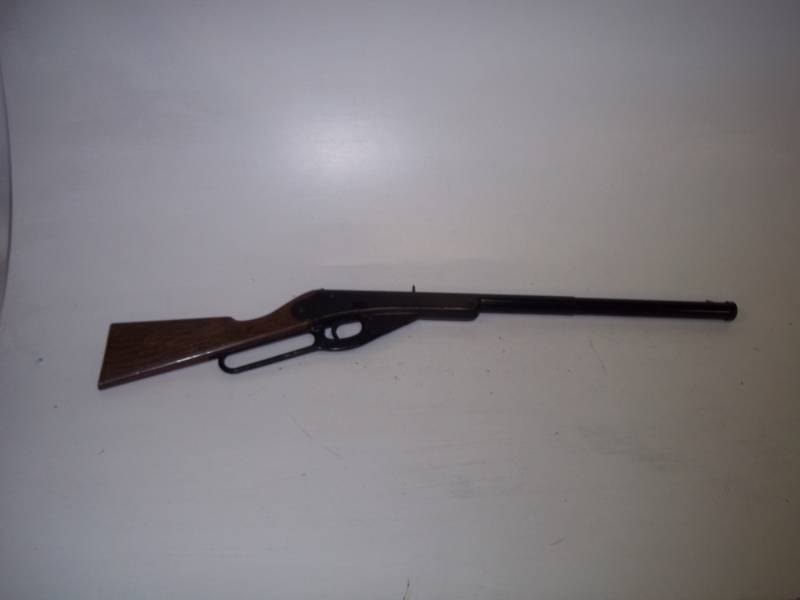 lot 139 image: Daisy BB Gun