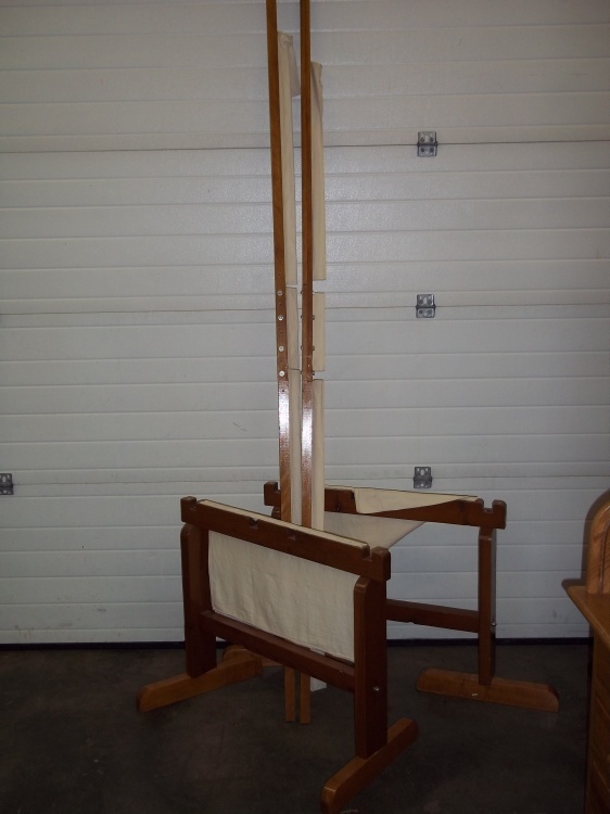 lot 149 image: Quilting Rack