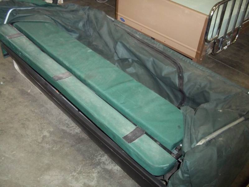 lot 158 image: Eskimo Quick flip 3 person flip up fish house