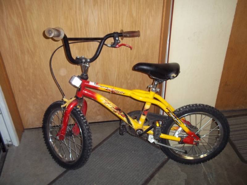 lot 176 image: 16 Yellow Bike