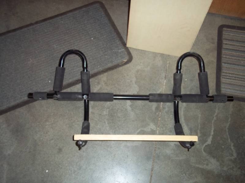 lot 187 image: Door pull up bar