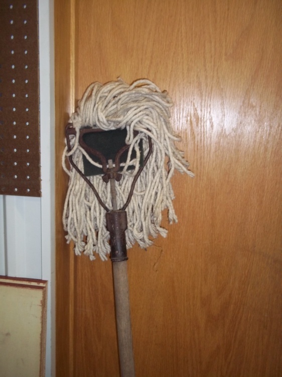 lot 190 image: Vintage Mop