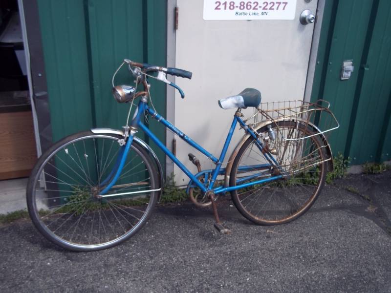 lot 198 image: Schwinn Ladies 3 speed Breeze Deluxe F75