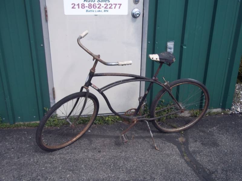 lot 200 image: Schwinn Vintage Bike C75