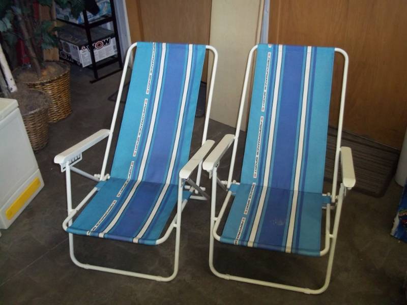 lot 203 image: Pair of folding lawn Chairs