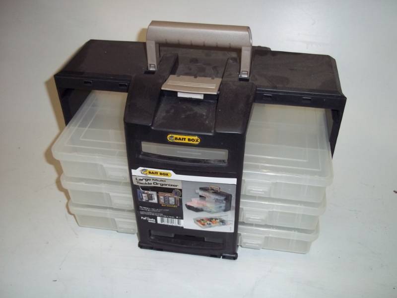 lot 216 image: Bait Box