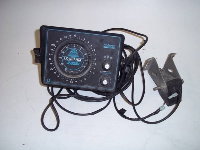 lot 220 image: Lowrance Fish Finder