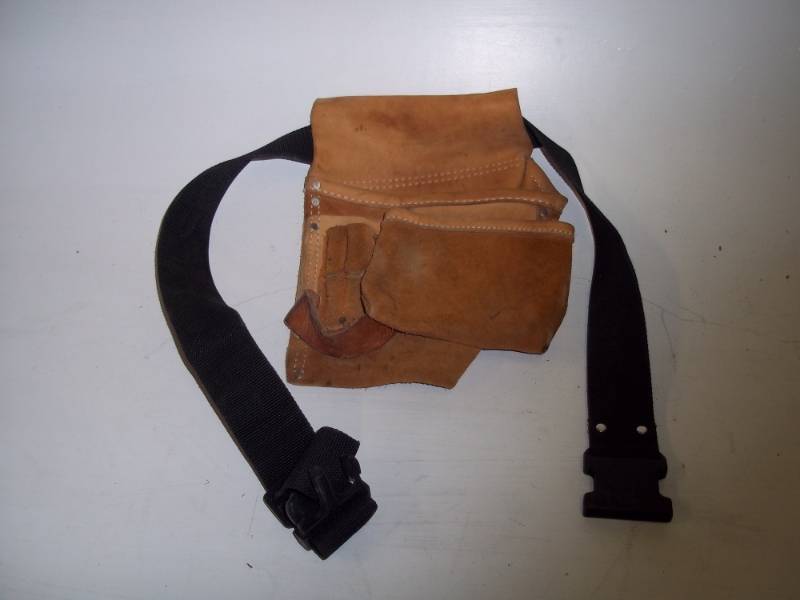 lot 222 image: Leather Tool Belt