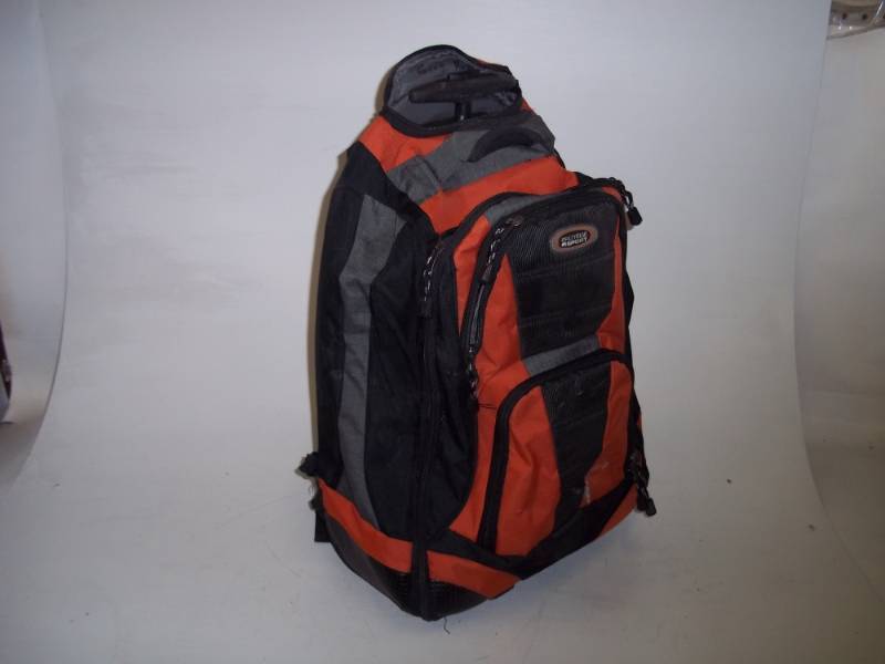 lot 225 image: Backpack with wheels