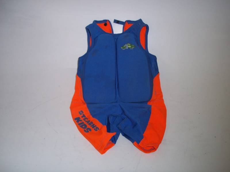 lot 230 image: Kids life Vest