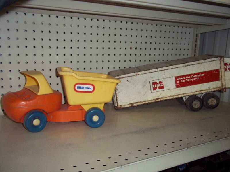lot 232 image: Vintage Cenex Toy Trailer and Little tykes truck