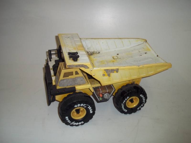lot 234 image: Metal toy truck