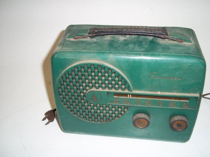 lot 235 image: Vintage Emerson Radio