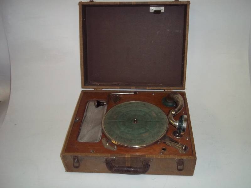 lot 236 image: Vintage Phonograph