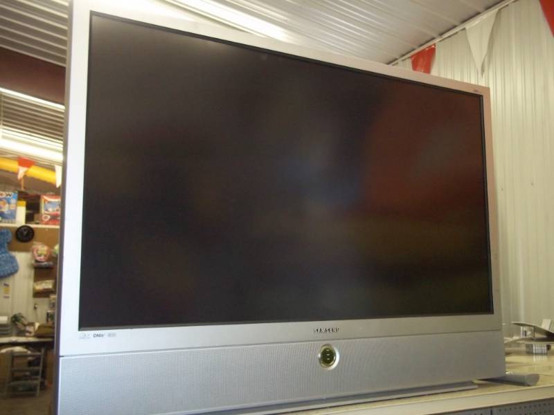lot 243 image: Samsung Flat Screen TV 50 with remote