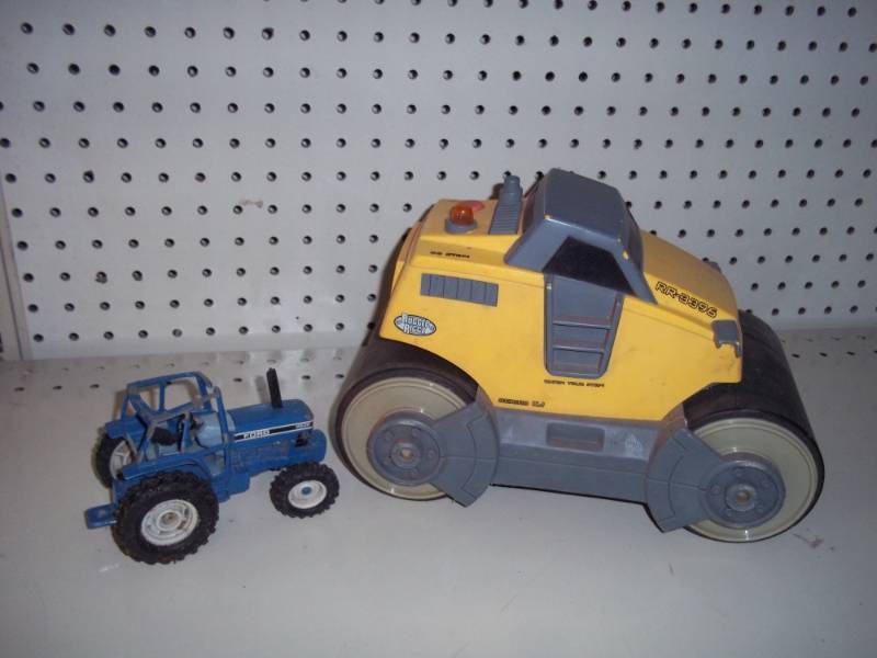 lot 252 image: Ford Tractor and Roller