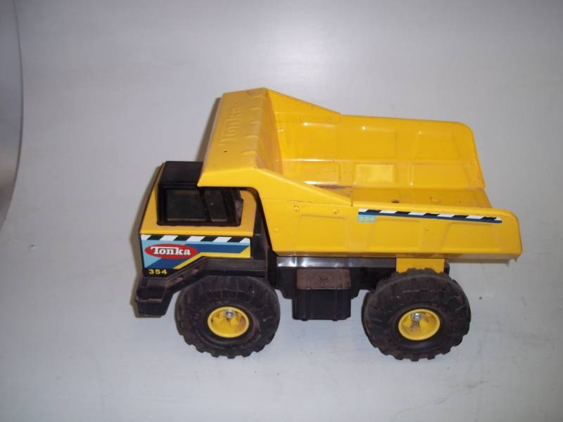 lot 253 image: Tonka Dump Truck