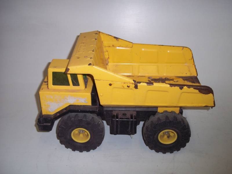 lot 256 image: Tonka Dump Truck