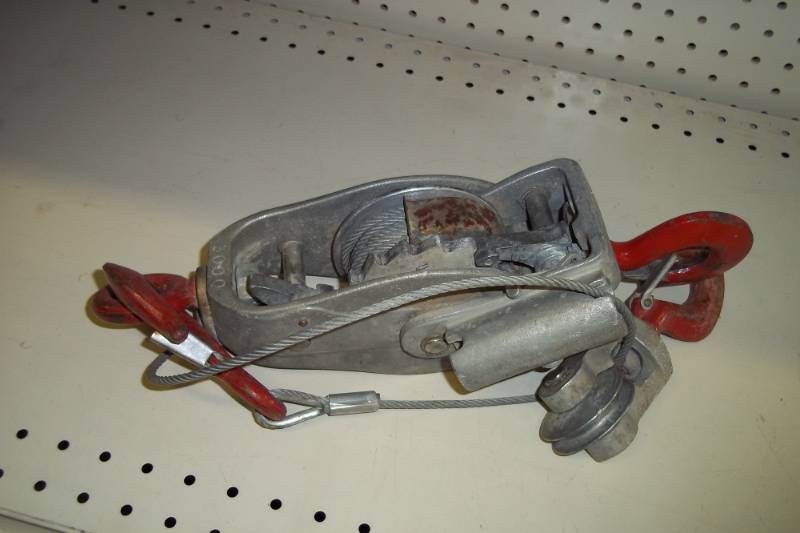 lot 264 image: Cable Winch
