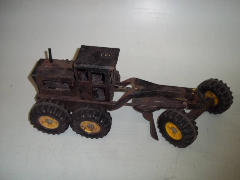 lot 272 image: Toy Road Grader