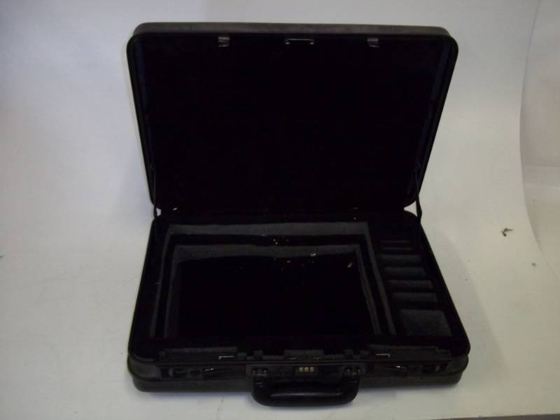 lot 283 image: Padded Briefcase