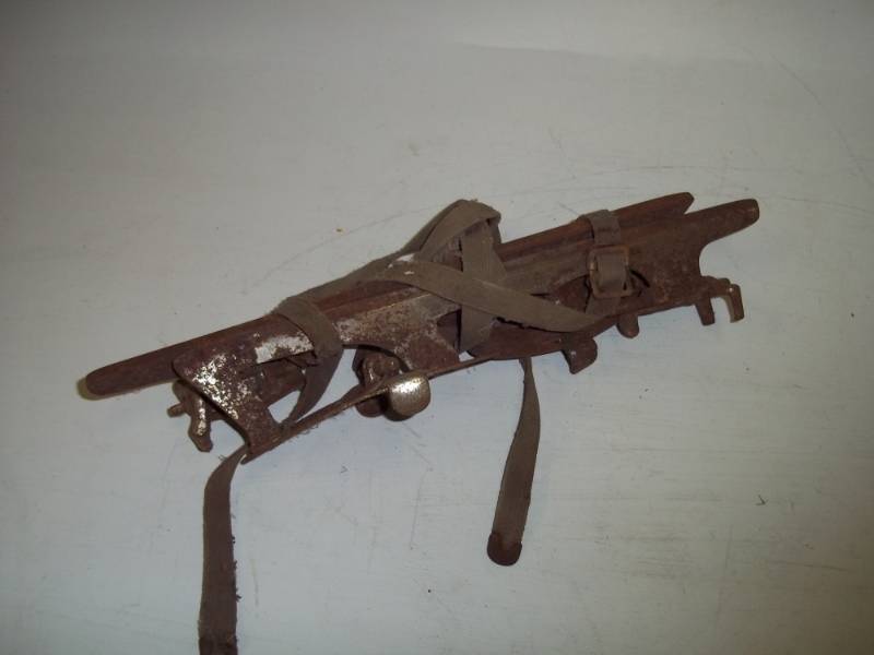 lot 297 image: Pair of Antique Ice skates