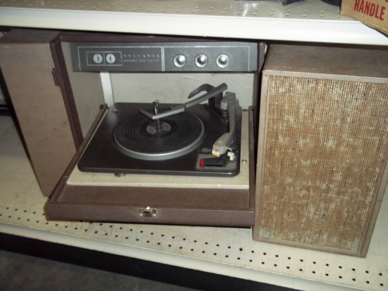 lot 299 image: Portable Phonograph with speakers