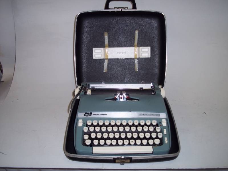 lot 313 image: Portable Typewriter