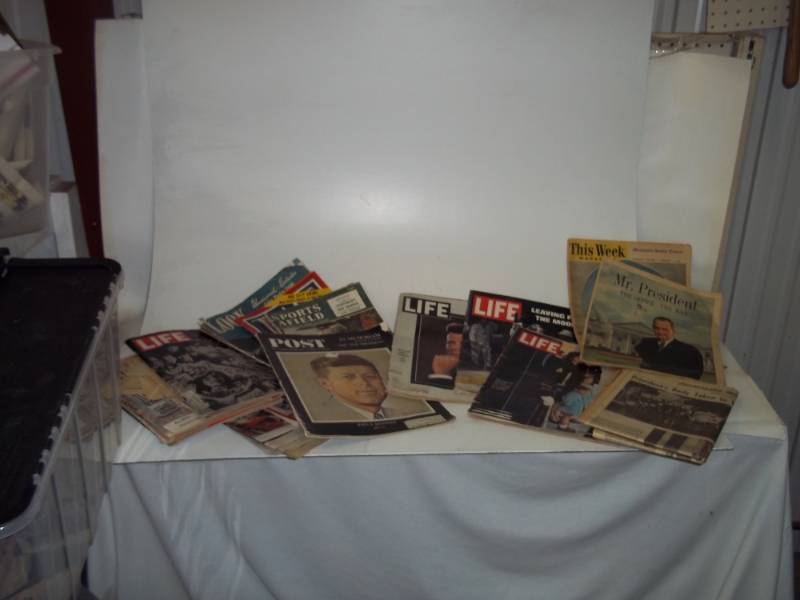 lot 322 image: Vintage Magazines with plastic tote