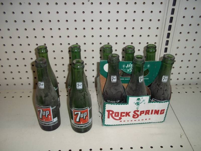 lot 327 image: 10 Vintage 7 - up Bottles