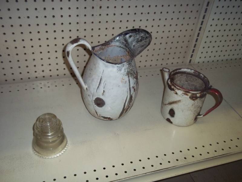 lot 364 image: Vintage Jugs and insulator