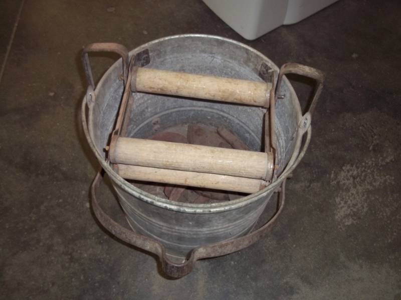 lot 389 image: Vintage Mop Bucket with horseshoes