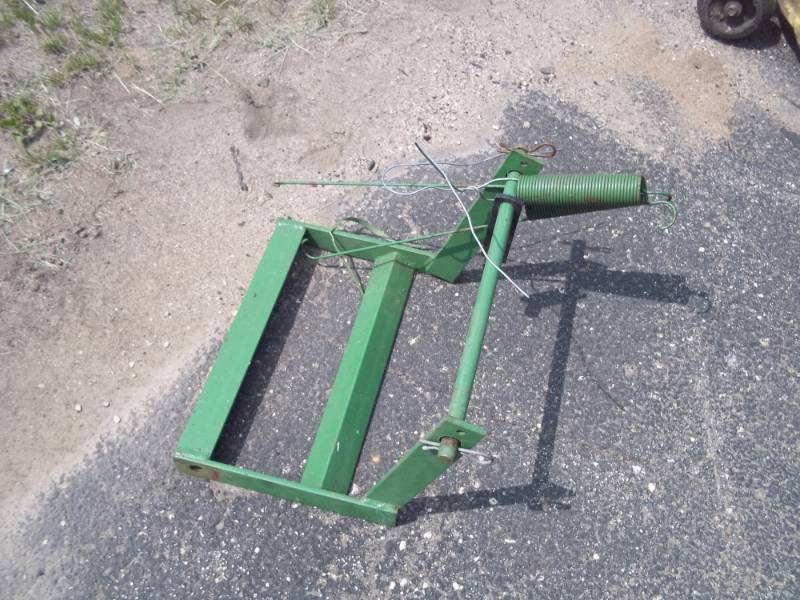 lot 395 image: Weight bar for a John Deere 318 Mower