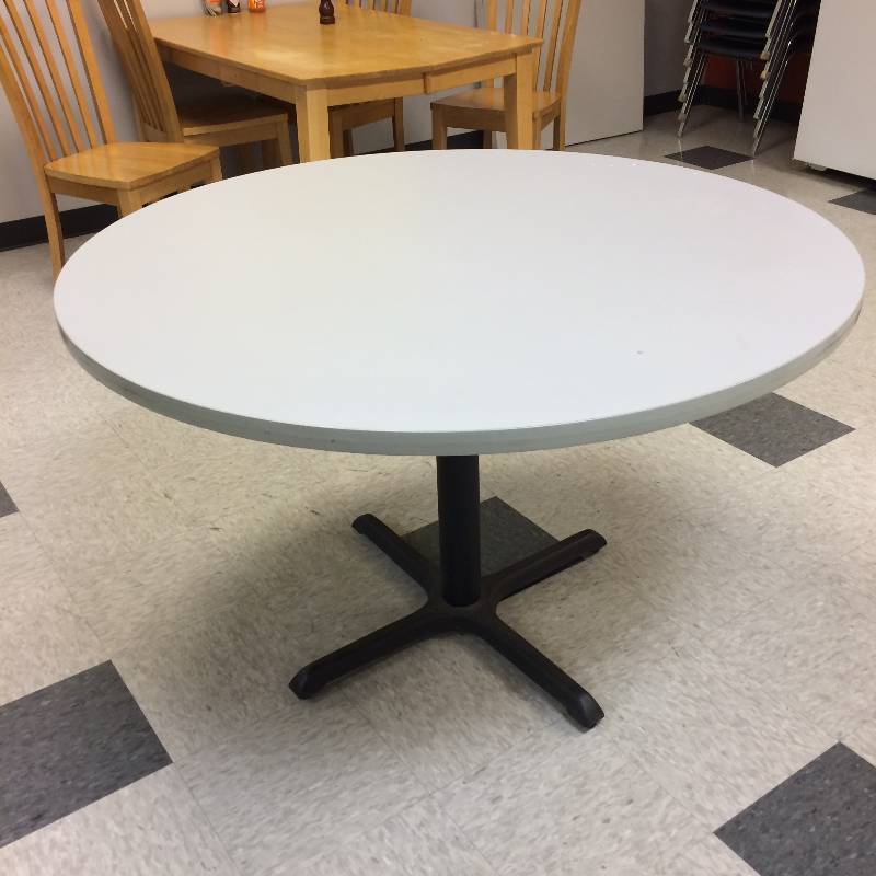 lot 4 image: Bevis Quality Heavy Duty White Office Round Small Conference Table - Excellent Condition