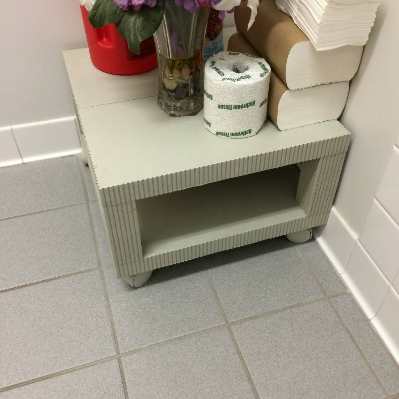 lot 13 image: Small Plastic Rolling Utility Cart Table